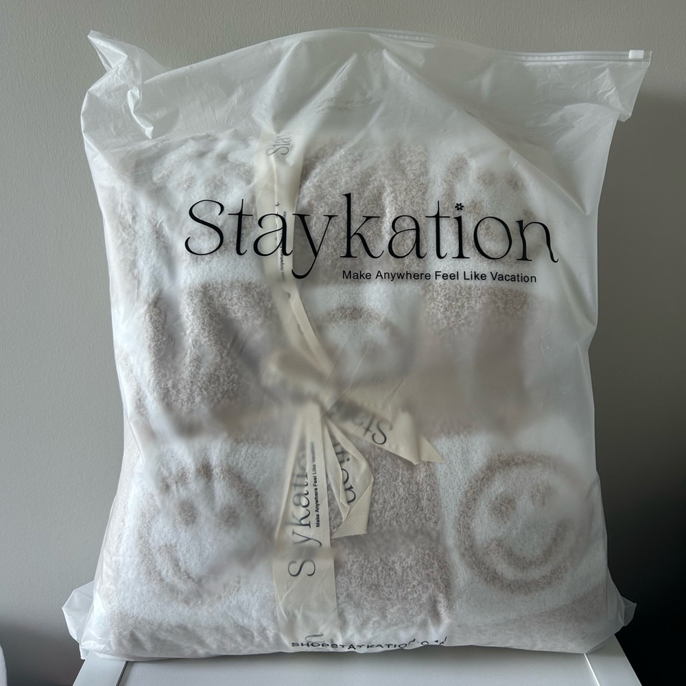 Staykation Smiley Face Blanket